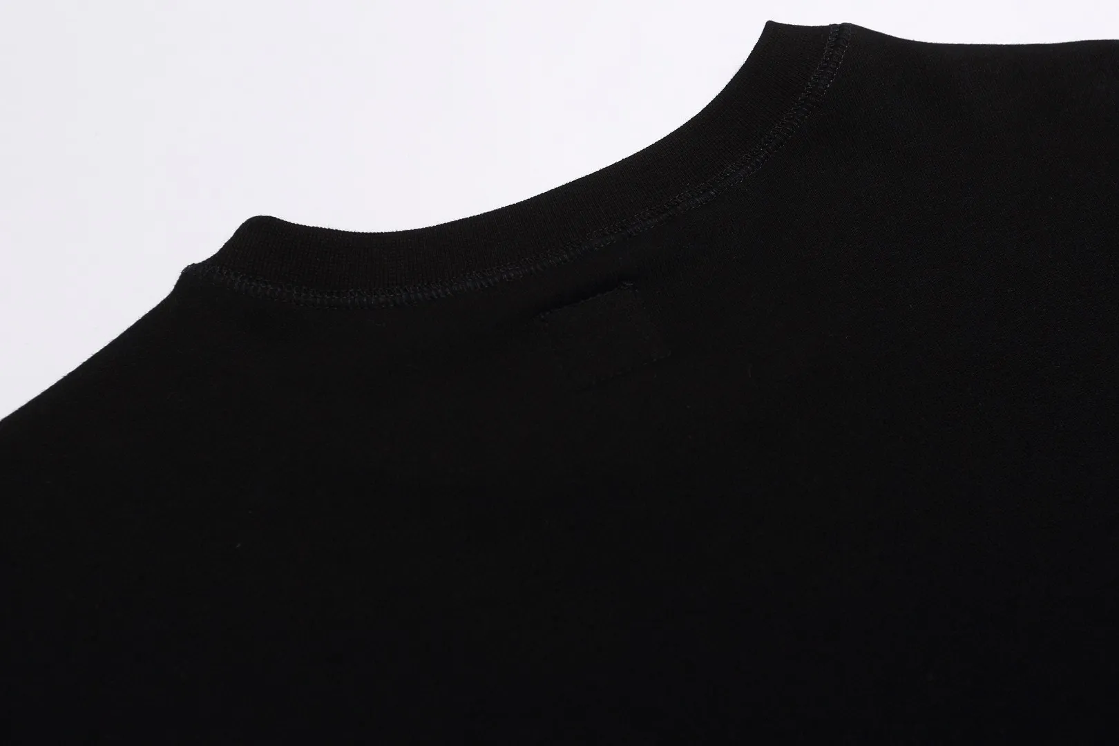 Saint Michael 25NEW OF MX666 American retro loose velvet pullover round neck sweatshirt Fabric: 420g Style number: SM616 Size: S-M-L-XL Color: Black Price: P180